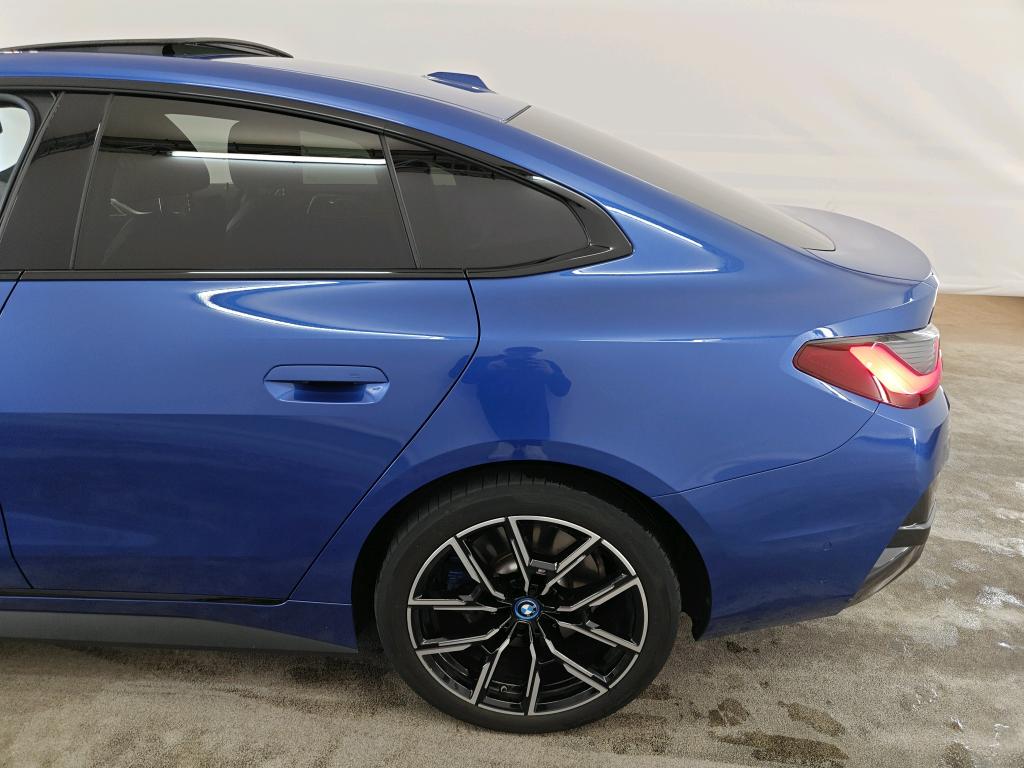 Photo 15 of BMW i4