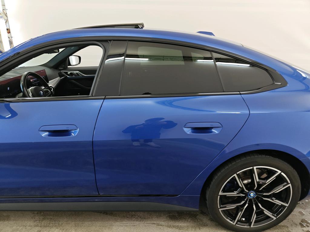 Photo 16 of BMW i4