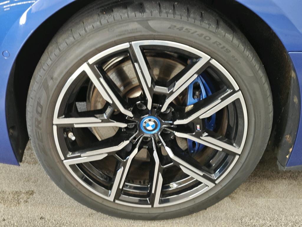 Photo 25 of BMW i4