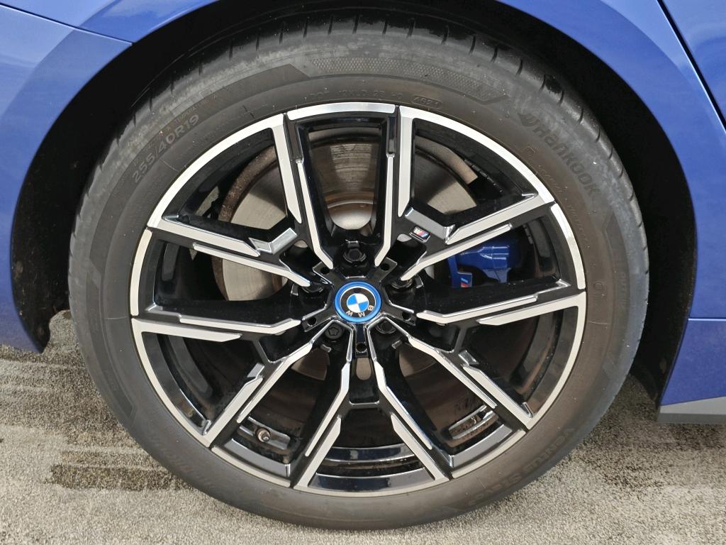 Photo 30 of BMW i4