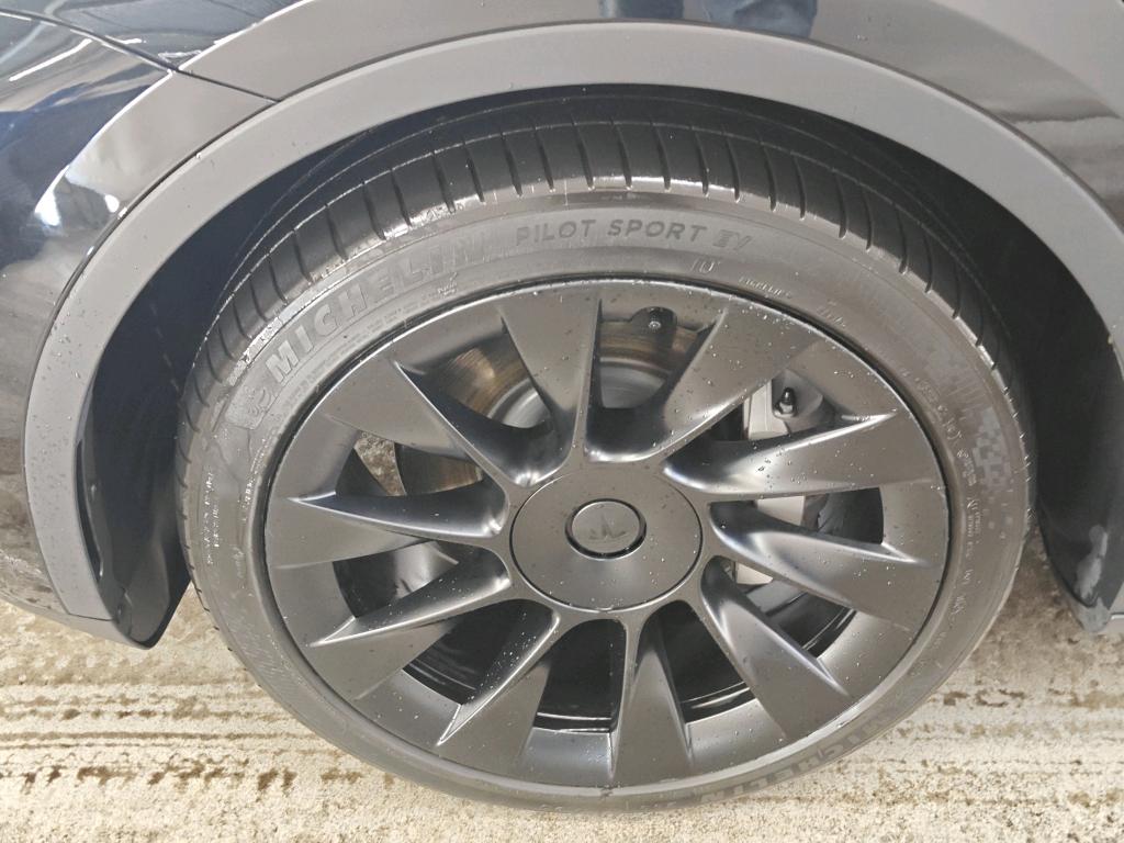 Foto 27 van Tesla Model Y