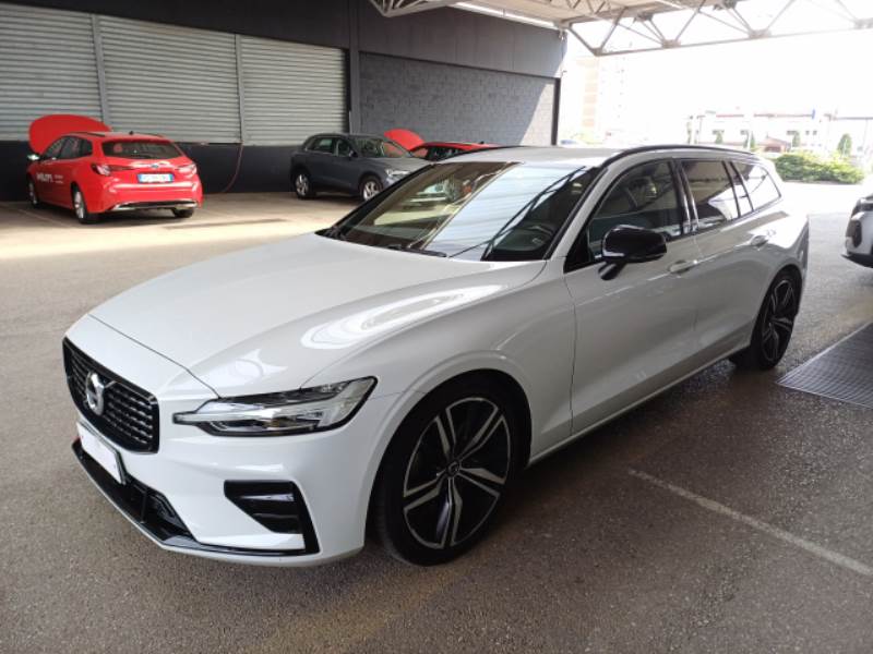 Volvo V60 VOLVO V60 / 2019 / 5P / STATION WAGON B4 D AUTOM. R-DESIGN